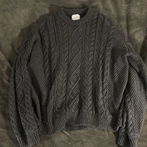 Oversized stickad sweater - Baggy/oversized sweater från valient i fint skick som köptes för ungefär 1 årsedan, men används knappt längre! 