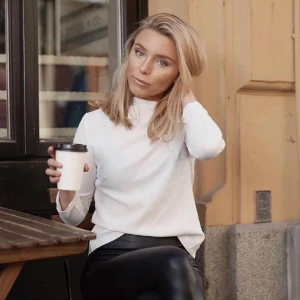 Blus Sanne Alexandra  - Knappt använd. 