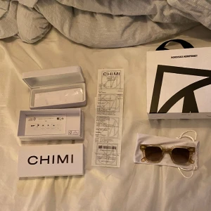 Chimis 04 Ecru - Tja säljer dessa chimis som jag köpte i somras på NK har knappt använt dom helt nya. Du får med allt förutom nk påsen, kvitto o allting finns hör av er om frågor.