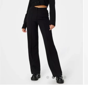 Kostymbyxor  - Säljer dessa kostymbyxor för att dom är för korta för mig. Ord. Pris 479kr 