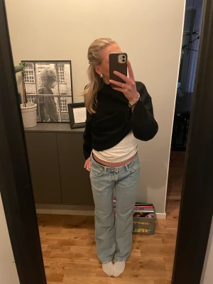 Så fina jeans  - Jätte fina jeans från weekday! Lite för stora, kom vi intresse eller frågor ❤️
