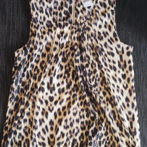 Linne  - Jättefint linne. Stl xs men passar en S också. I fint skick ⭐ 