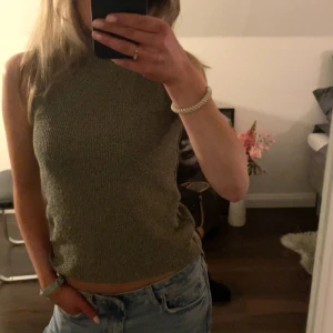 Polotopp  - Säljer denna supersöta zara topp, använd ca 3 ggr och i superfint skick💘🌟