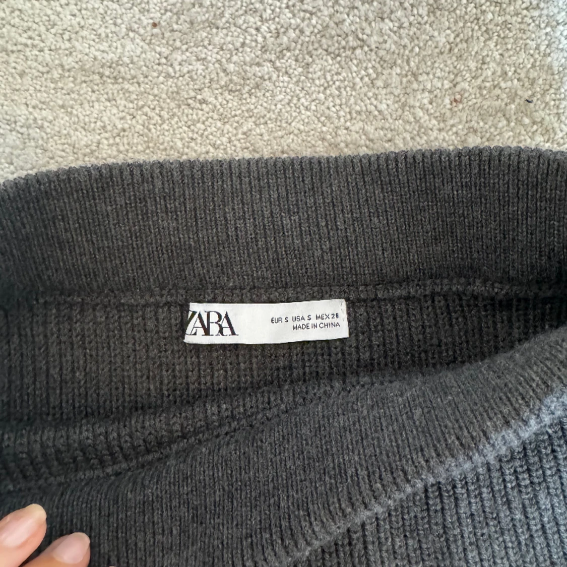 Grå stickad kjol Zara - 90