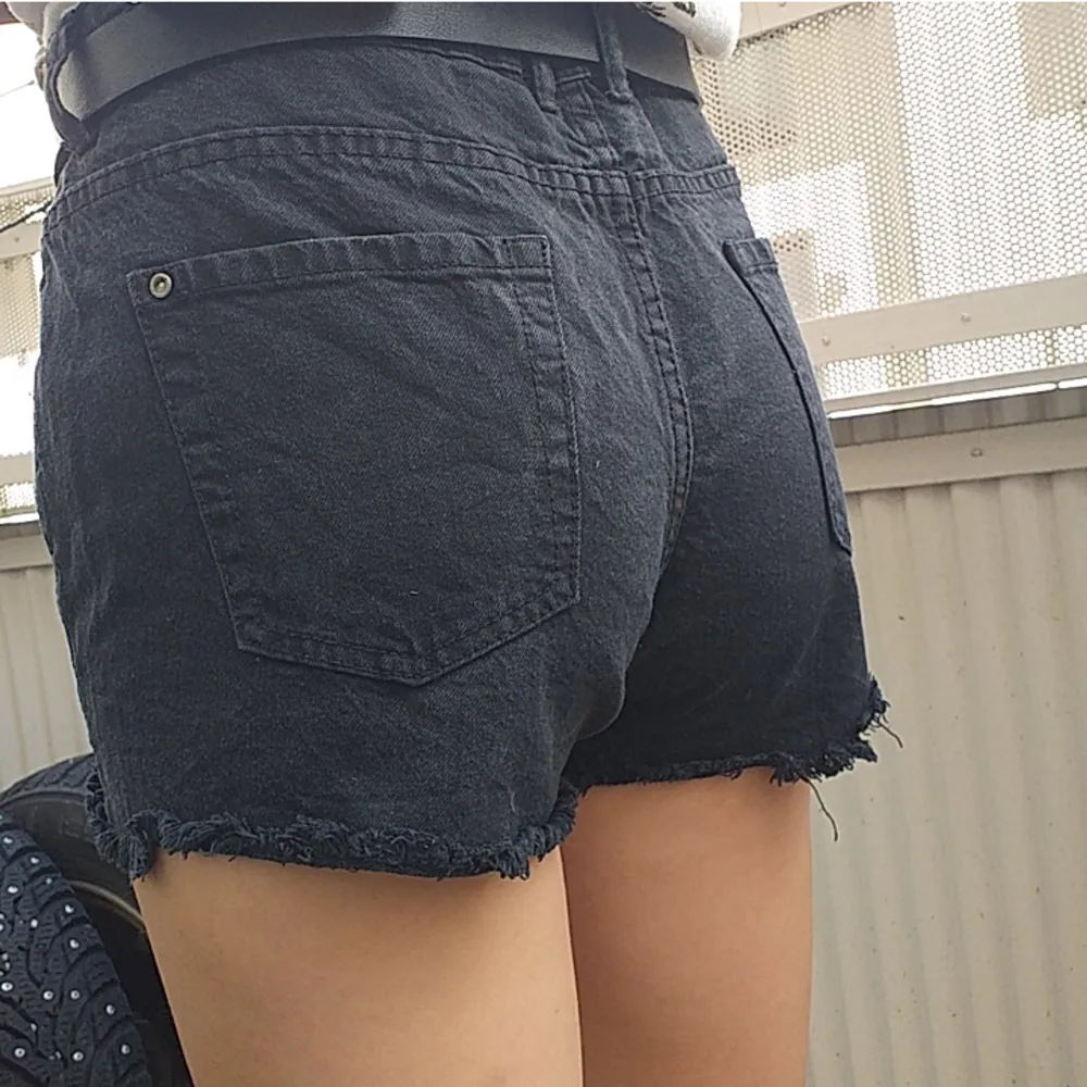 Super bekväma shorts i storlek 38, fungerar även för större storlekar då dom är stora i storleken.  Helt oanvända!!. Shorts.