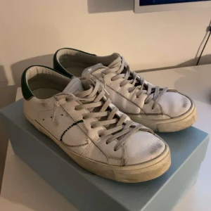 Philippe modell  - Size 41, cond 7,5/10  Box och tags medföljer. Vid mer bilder eller funderingen så tveka ej att höra av dig 