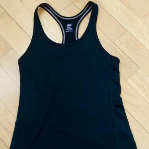Träningslinne - H&M Storlek M