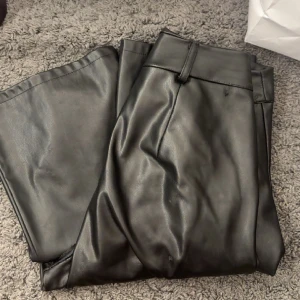 Skinnbyxor - Lite för stora för mig, annars jättefina