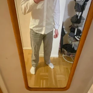 Woodbird jeans - Riktigt schysst par gråa woodbird jeans utan hål eller fläckar! Nypris 1000kr Hör av er vid frågor eller funderingar👍