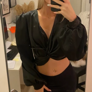 Topp - Bra skick, använd några gånger men inga fläckar eller märken.