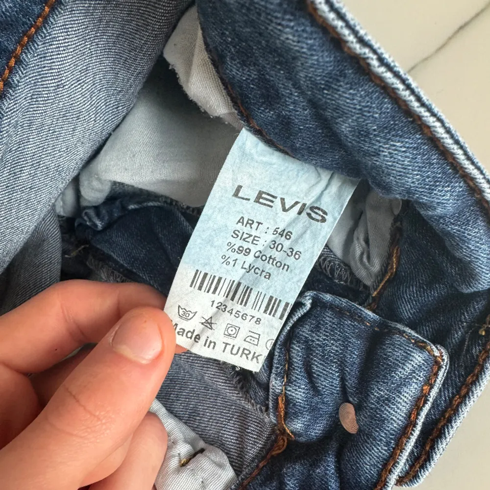 Fina slim jeans från Levi’s. Skick 7/10, använda men inga skador. Hör av dig vid funderingar! 🤩. Jeans & Byxor.
