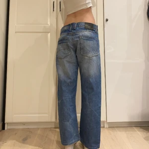 jeans - 86 cm midja o innerben 74 för långa för mig som är 170