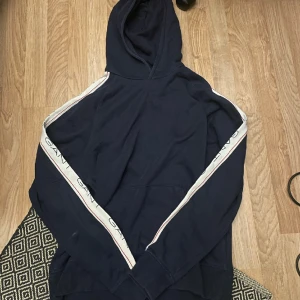 Riktigt snygg gant hoodie  - Riktigt snygg gant hoodie i bra skick