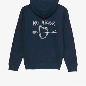 Säljer min mi amour hoodie, i jättebra skick i storlek S skicka för fler bilder nypris 1743💗