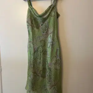 Fin somrig grön klänning