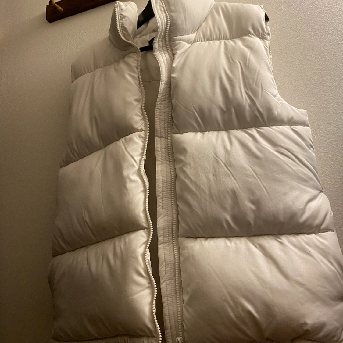 Vit täckväst  - 90