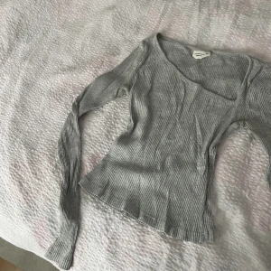 Tröja - En tröja som inte kommit till användning från gina, skulle säga att den passar till xs🥰