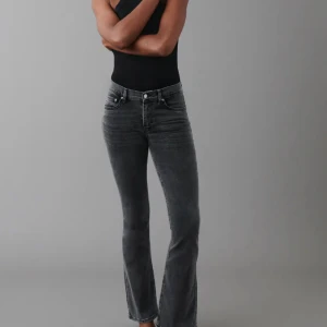Gina Tricot bootcut jeans - Jeans från Gina som inte kommer till användning. Skriv innan ni klickar på köp nu!💕💕