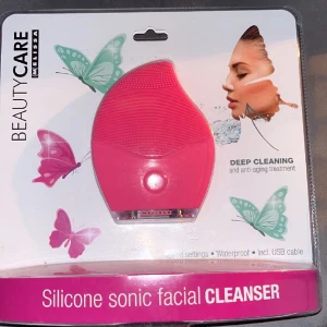 Face cleanser maskin oanvänd - Köpte två dunder för att stimulera huden och ta bort smink! 