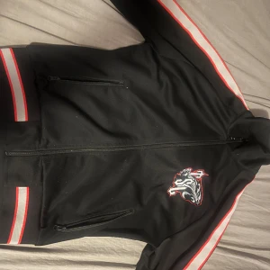 Trapstar tracksuit - Galet fet trapstar tracksuit som liknar Palm angels! Köptes för 2900 på trapstar hemsida (äkta) (kvitto finns)