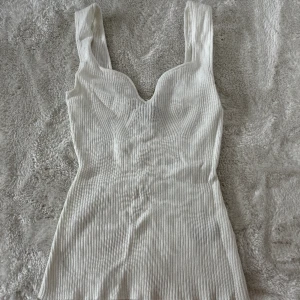 Vitt linne - Vitt linne i storlek s. Aldrig använd 