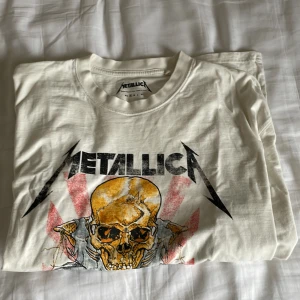 Tröja  - Säljer en Metallica tröja som är 10/10  skick