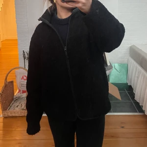 Teddyjacka - Superfin teddyjacka från Ginatricot🫶🏼🫶🏼köpt för 399, säljer för 250