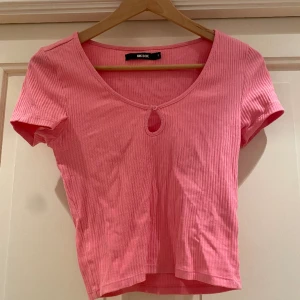 Rosa topp - Supersöt rosa topp, perfekt till sommaren💕💕 i fint skick!!