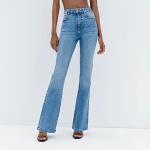 Jeans från Zara, strl 36. Använda en gång, säljer för att de är för små. Full length