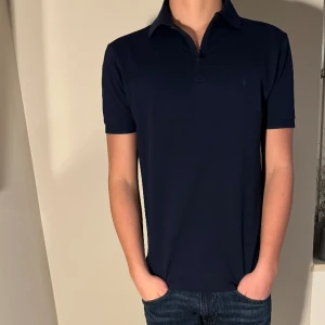 Ralph lauren pike  - Säljer nu denna riktigt fett pike från Ralph lauren!🤩 Storlek:S, skick: 9,5/10, ny pris: 1300kr Mitt pris: 299kr🤩 Hör av er om ni har några frågor!!  Mvh Wilmer