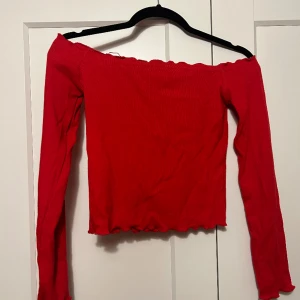 Röd of shoulder  - Jättefin men kommer inte till användning 