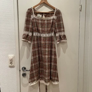 Rutig 70-talsklänning - Vintage från 70-talet