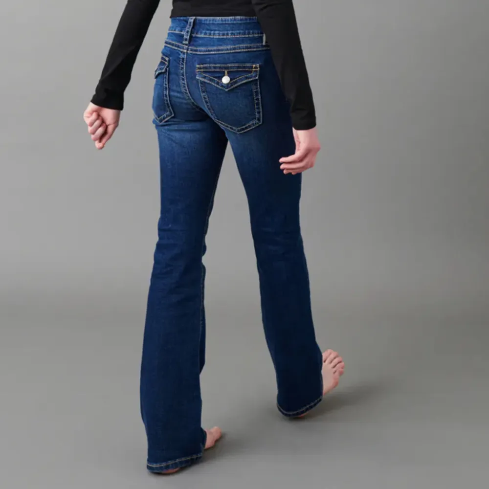 Detta jeansen är verkligen riktigt snygga! Har inte använts alls mycket, bara 1-3 gånger. De är i storlek 170 och jag som är 162cm passar mig perfekt! ⭐️💓. Jeans & Byxor.