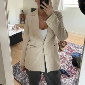 Tunn Manchester kavaj - Den är som ny, tunnt material 