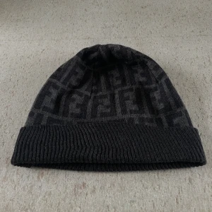 Fendi mössa - Fendi mössa. Mycket bra skick! Nypris ca 3500kr