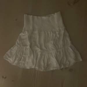 Fin volang kjol från lager 157, aldrig använd 💓