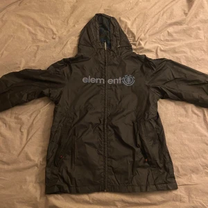 Element vindjacka  - Knappt använd