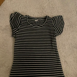 Volang t-shirt - Säljer denna snygga tröjan , använder aldrig. 💕
