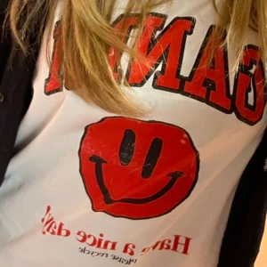 Ganni T-shirt  - As snygg ganni T-shirt, fint skick i storlek S! Nypris 850kr💕