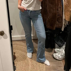 Bootcut jeans  - Jeans från Gina tricot köpta på barnavdelningen. Är i fint skick 