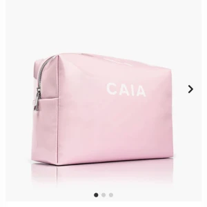 Caia necessär  - Inga defekter, säljes pga vill köpa den blåa 💖💖 kan även tänka mig byten mot den blå