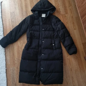 Lång dun-pufferjacka - Väldigt varm och skön, lite för liten för mig.