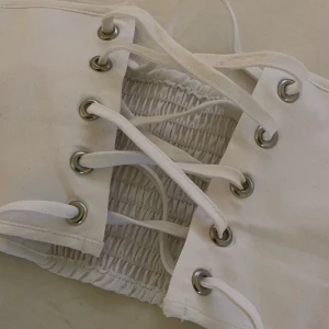 Knyt topp - Liten topp med snörning som även är fin runt midjan💕