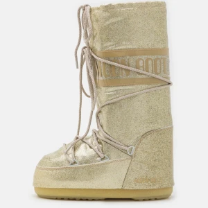 Moonboots guld - Guldiga Moonboots, knappt använda. (Orginalpris 3375kr)