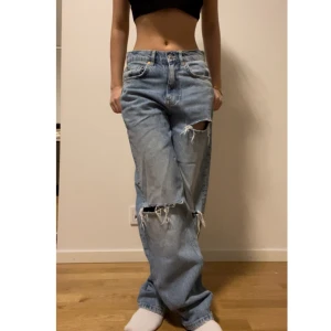 Baggy ripped jeans - Jeans från Ginatricots premium denim. Storlek 34 Kontakta vid frågor 🎀