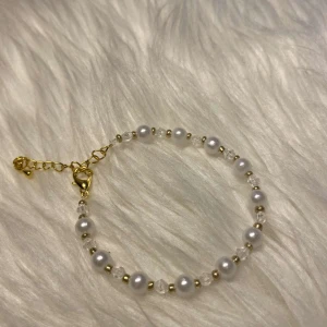 Pärlarmband  - Våran populäraste design med pärlor och guldlänk