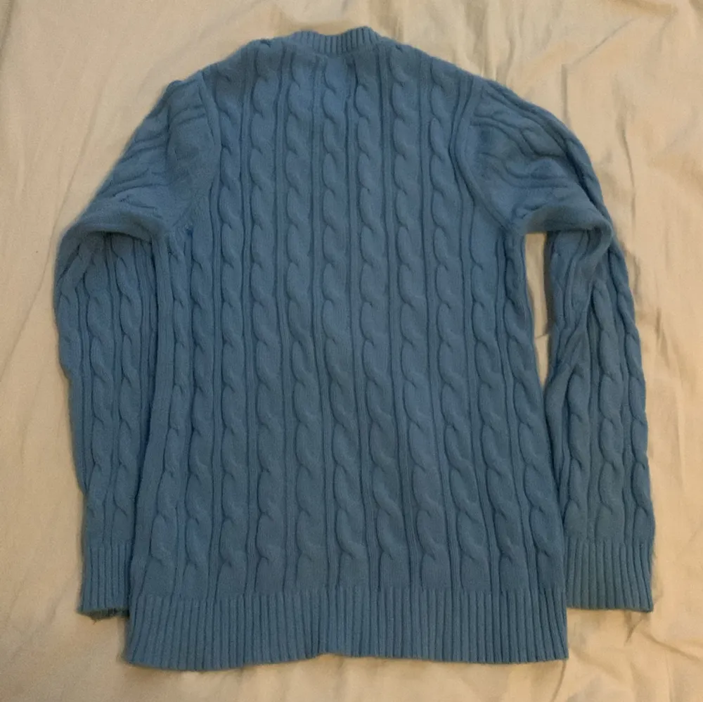 Säljer den här riktigt najsiga tröjan från lager 157, har användt den 2-3 gng. Hoodies.