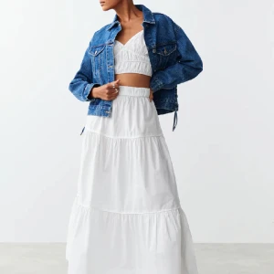 Långkjol  - Slutsåld långkjol från Gina. Skrynklig på bilden men man kan stryka bort de💗 jag är 1,75