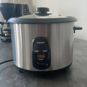 Riskokare  - En nästan oanvänd riskokare 