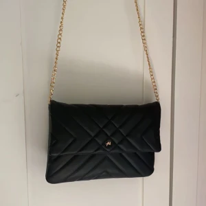 Anna Field väska 🌟 - Jätte fin handväska , säljer denna för att jag använder inte den längre. 🤍